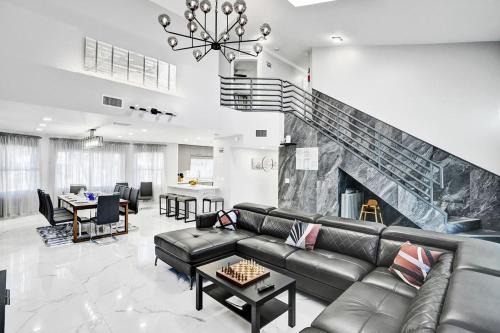 Dania Beach Villa | Ultra-Luxury 5BR Villa Heated Pool near Beach