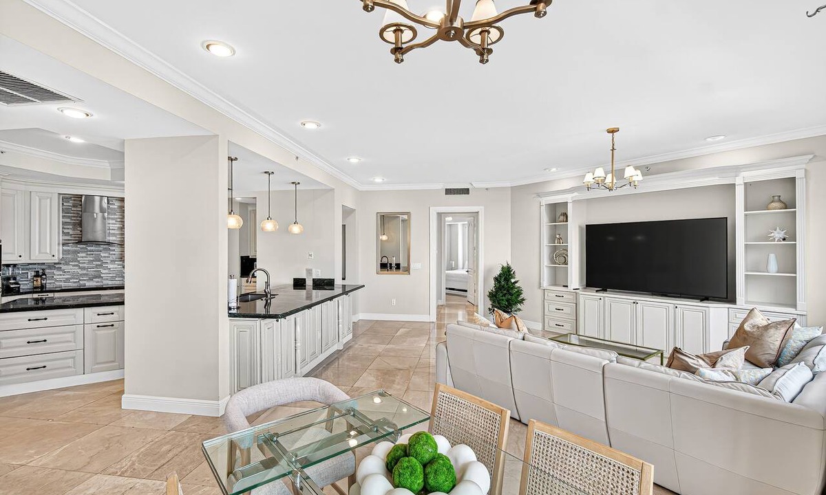 Jupiter Condo | Ultra-Luxury Jupiter Condo!4 En-suite bedrooms! 100 Yards to Ocean! Game Room!