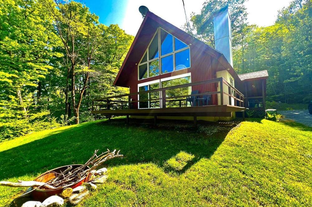 Stratton and Bromley Ski Areas Cabin | Unbelievable Cabin with Amazing Sights and Fire Pit in Winhall, Vermont