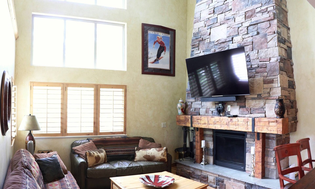 Wolf Creek House | Unique Moose Hollow 5 bed/5 bath town home with flexible rental options!