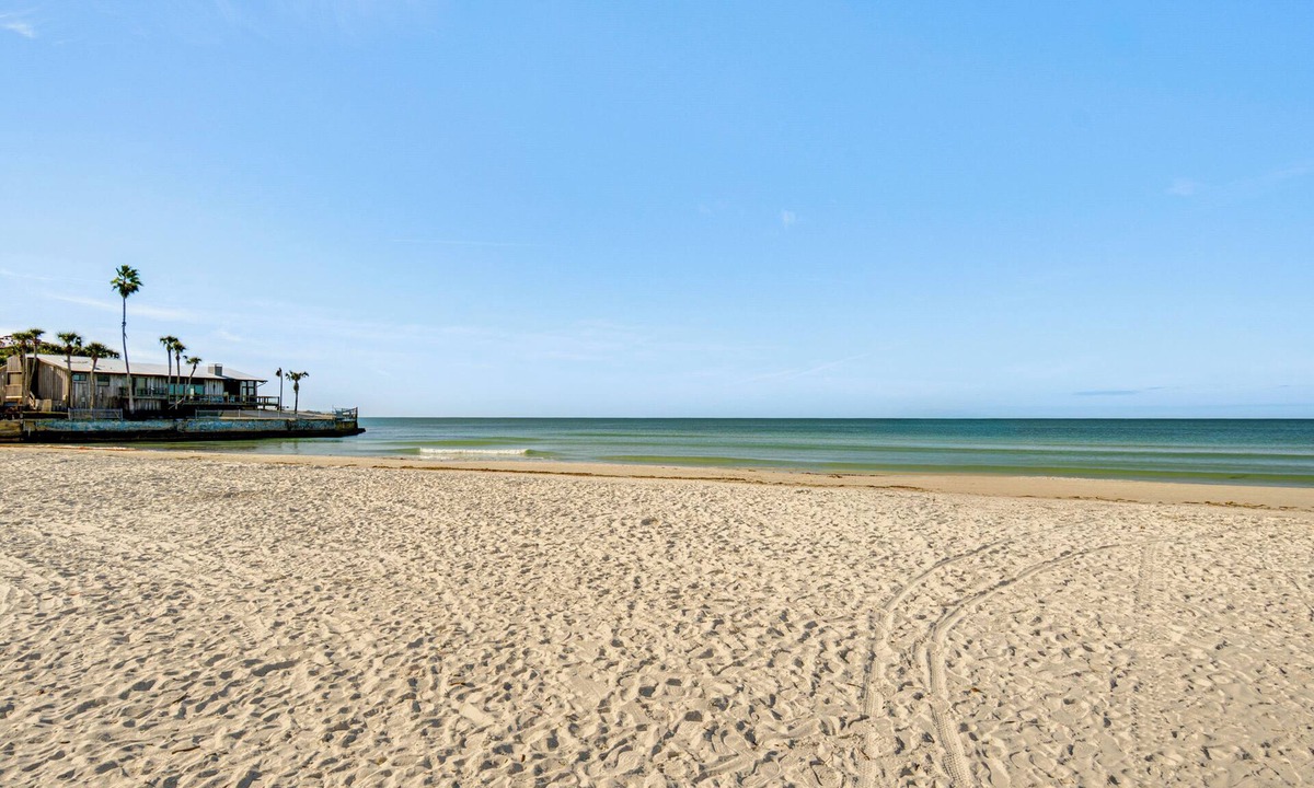 Siesta Key Cottage | Unwind Poolside + Walk to Beach! Sarasota Retreat