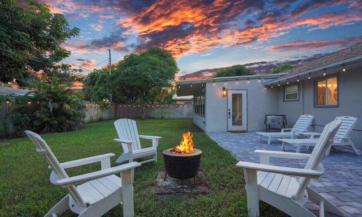 Boynton Beach House | Updated 3BR 2BA Home- King Suite, Private Yard, Outdoor Living Near Delray Beach