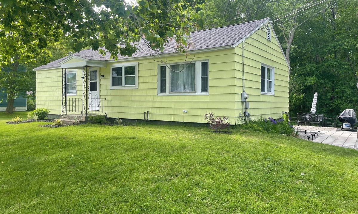 Scarborough Cottage | Updated Historical beach cottage in Scarborough near beaches, old orchard & more
