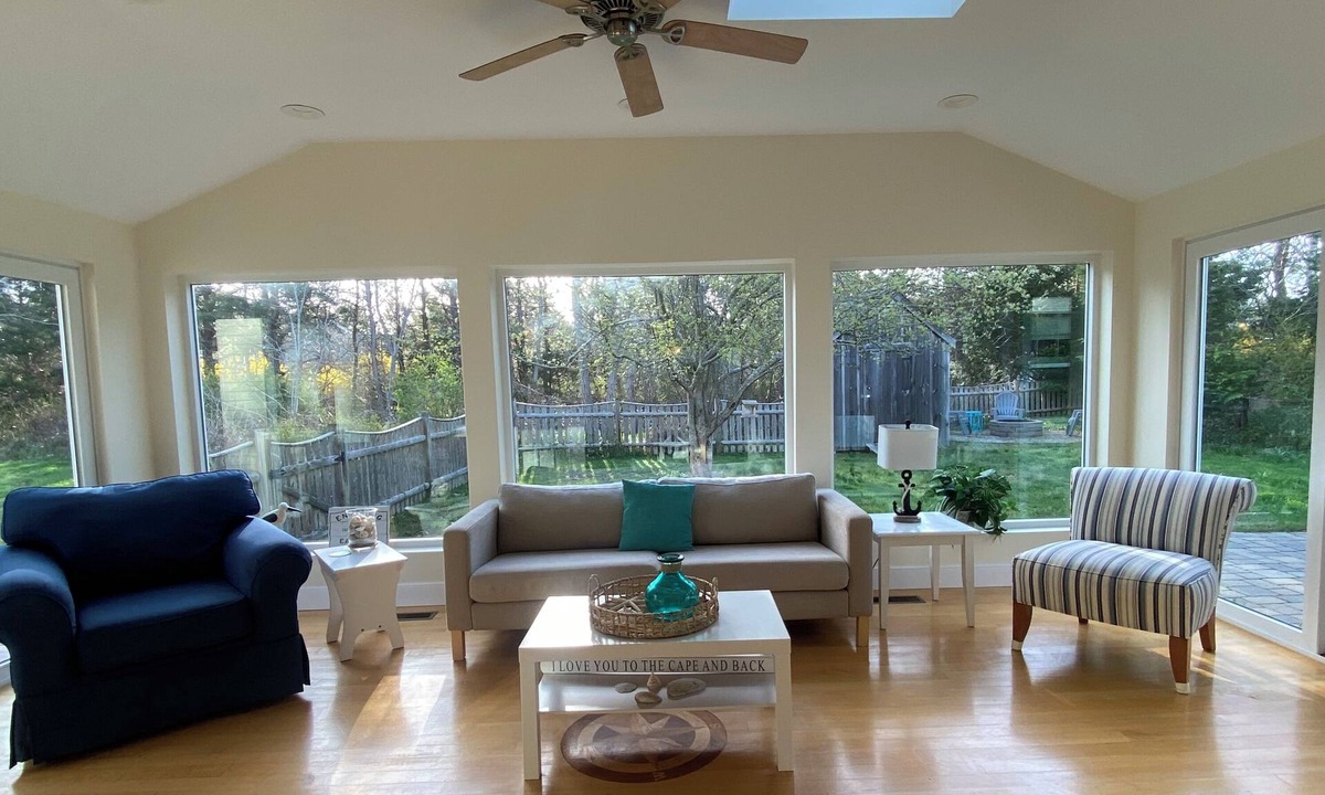 North Eastham House | UPDATED & IMMACULATE HOME! Walk to beach, a/c, WiFi, fire pit!