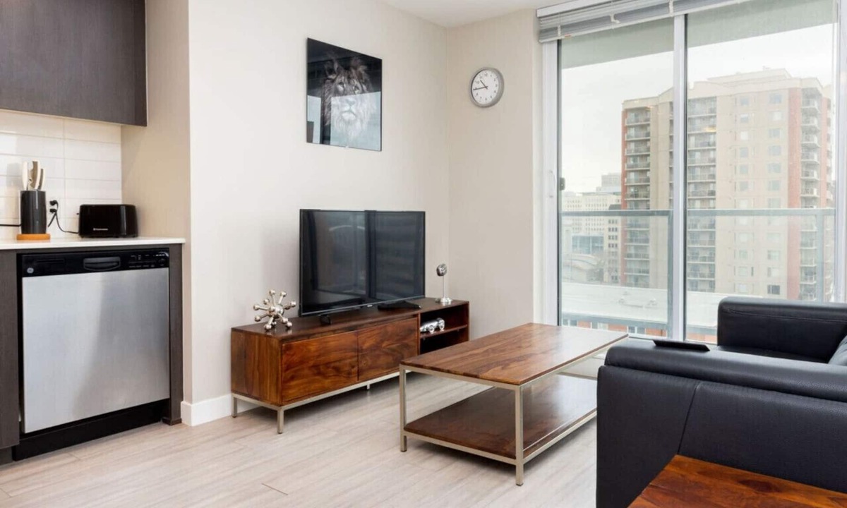 North Central Edmonton Apartment | Upscale 2BR Apt with Lovely Views, Near Riverfront