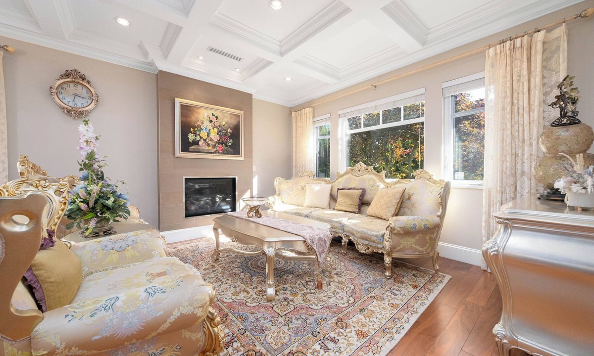 Kerrisdale House | Upscale Villa in quiet street with grand family living space and luxury bedrooms