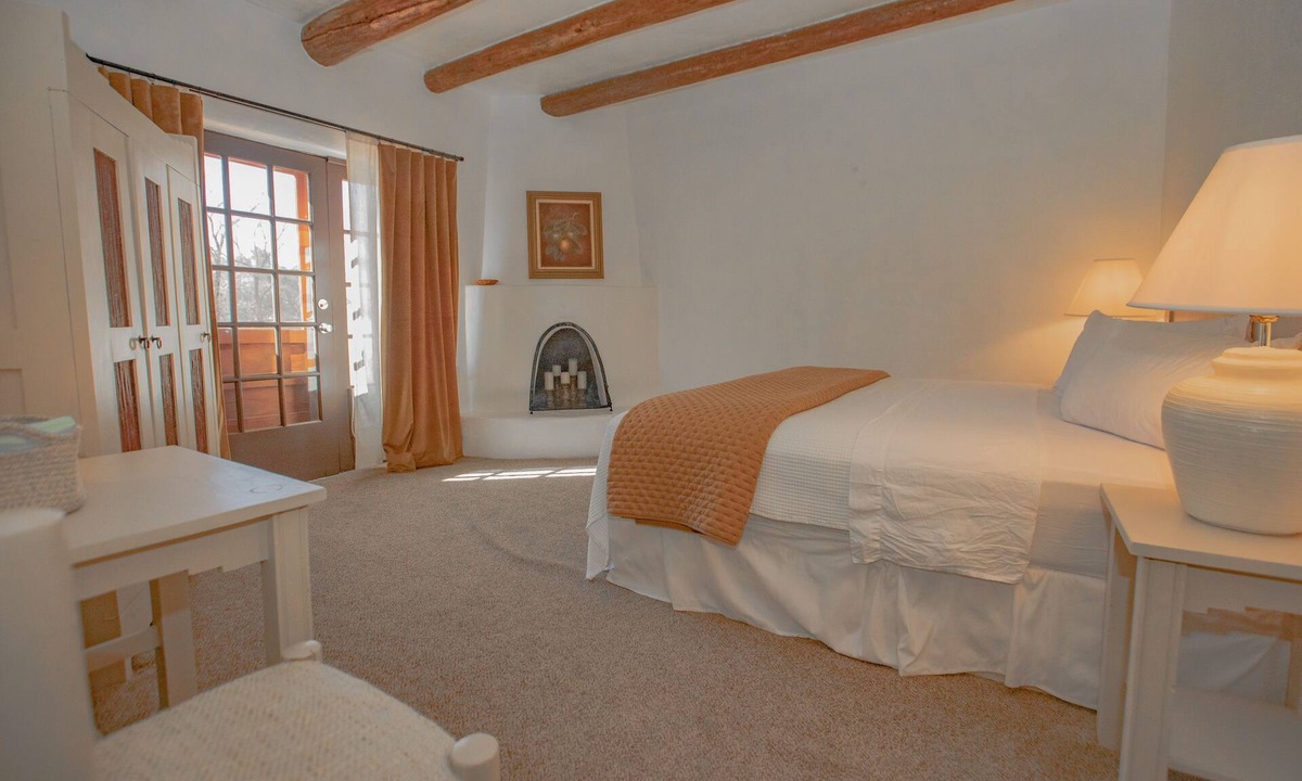 Taos Apartment | Upstairs King Room w/shared balcony - 5