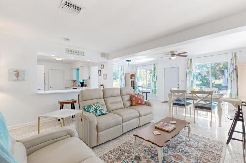 Lake Worth House | Lake Views! Florida Family Retreat 4 Mi to Beach