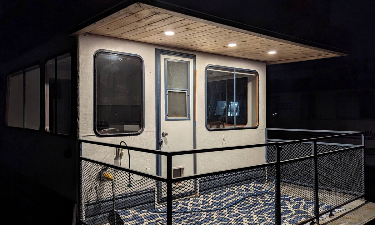 Queensborough Boat Rental | Vacation on the river.