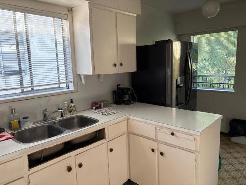 Sunset House | Vancouver South Guesthouse - BC Place 15 Min, Airport 9 Min, Free Parking