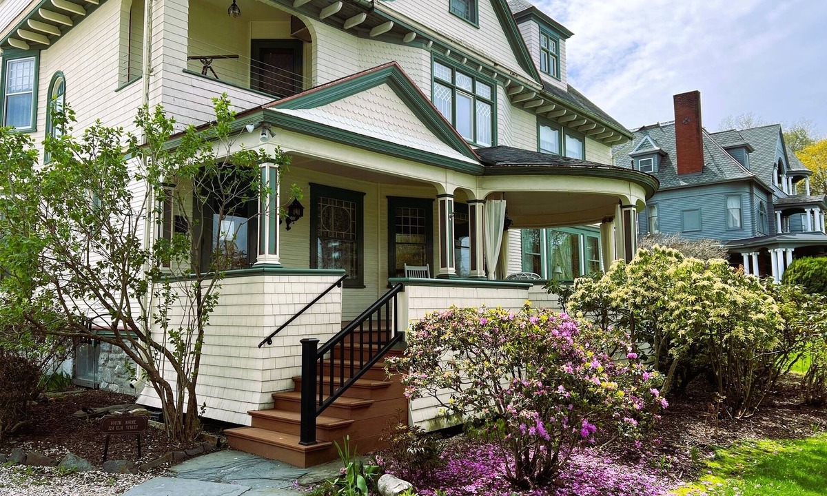 Bennington Bed & Breakfast | Victorian Mansion Jim-Dandy Suite
