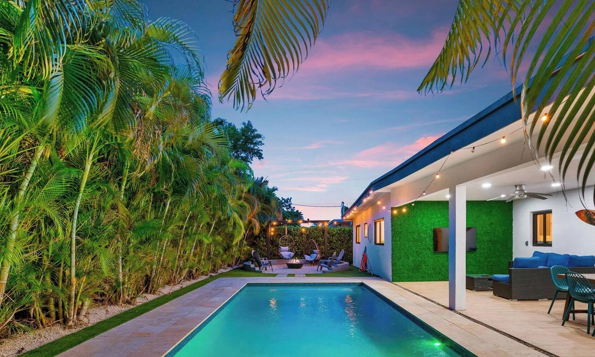 North Miami Beach House | Villa Congo | 5 BR | Pool | Terrace TV | Fire Pit
