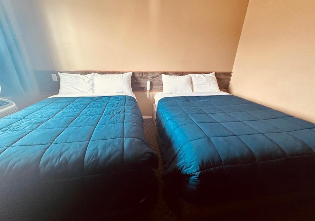 Rocky Mountain House Hotel | Voyageur Motel