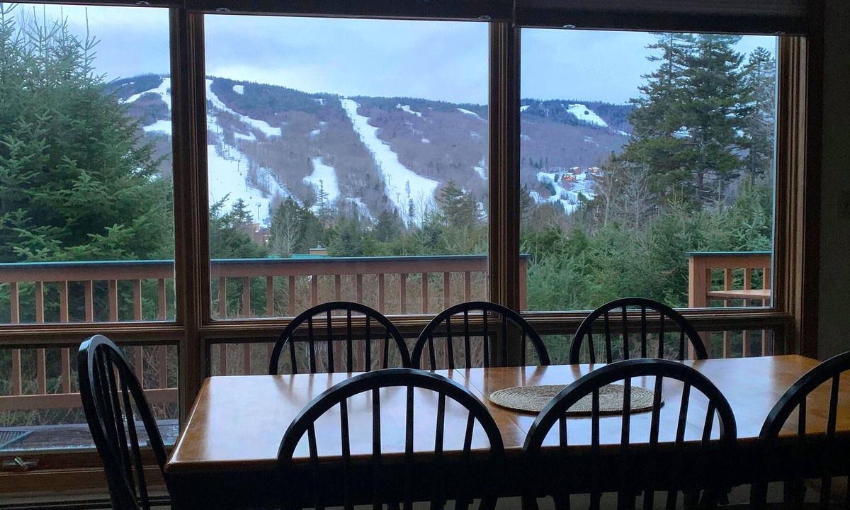 Carroll House | W22 As Seen On TV! Cozy Bretton Woods condo with gorgeous views of the Ski Area; Fast WiFi, Cable!