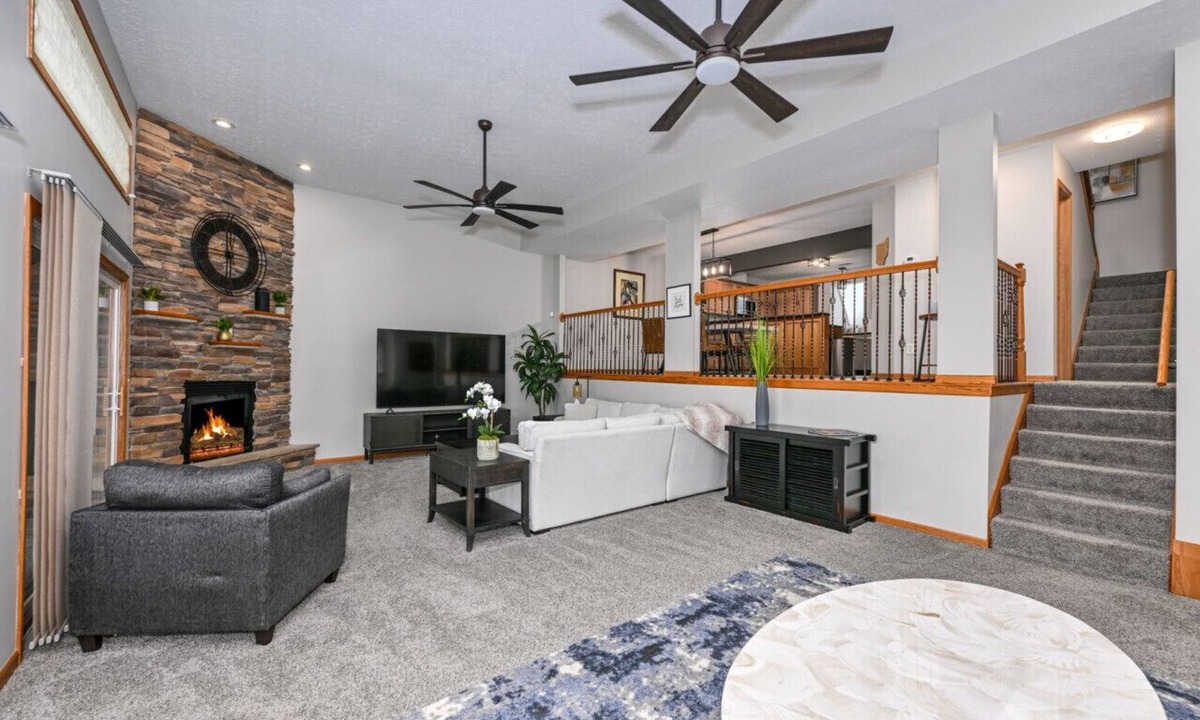 Wadsworth House | Wadsworth 3 bed 2.5 bath Townhome