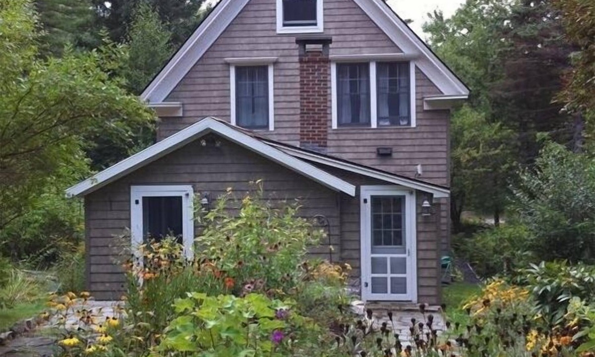 Mount Desert House | Walk to Acadia! Maine Farmhouse 2025: 3 night min May-Labor Day