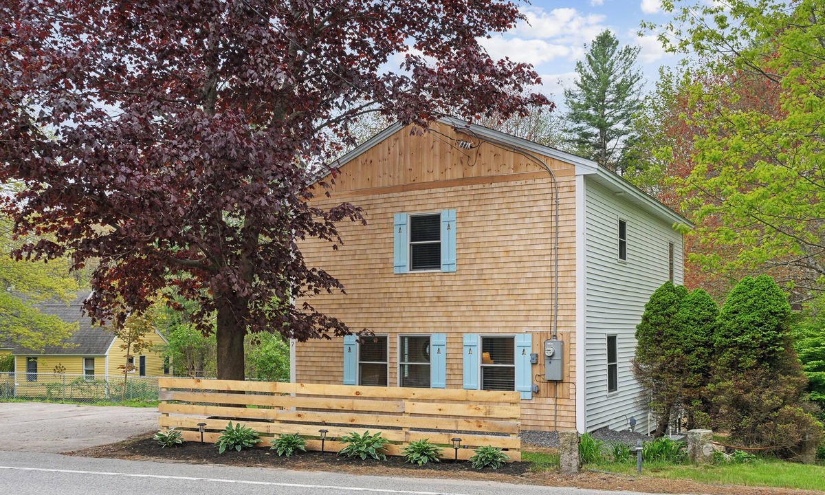 Kennebunk House | Walk to Dock Square, 1.2 Mi to Gooch's Beach, Hot Tub - Pine Tree Place