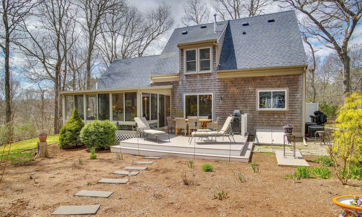 Mashpee House | Walk to John's Pond! Family-Friendly Mashpee Home
