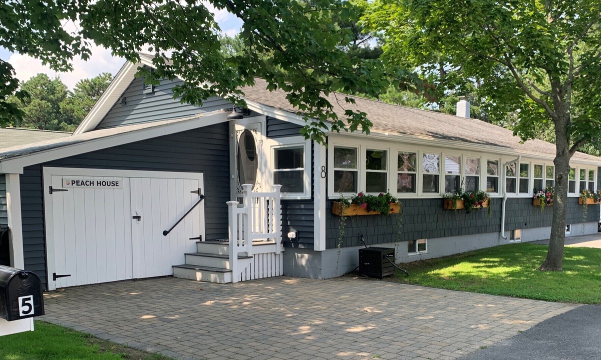 Camp Ellis House | Walk to the Beach from this charming 1 bedroom cottage in Camp Ellis!