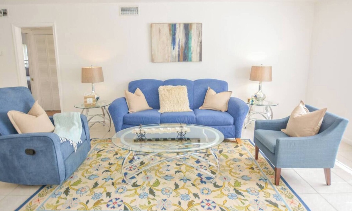 Singer Island Apartment | Walk to the beach 2BR 2BA 1300SF