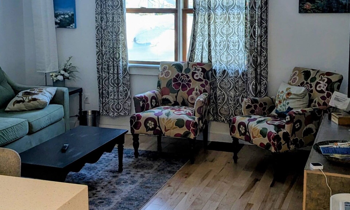 New North End Apartment | Walk to the Lake. Quiet Neighborhood with 2 Comfy Beds