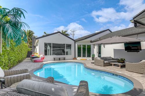 Southside Apartment | Walkable Couple’s Retreat in West Palm Beach!