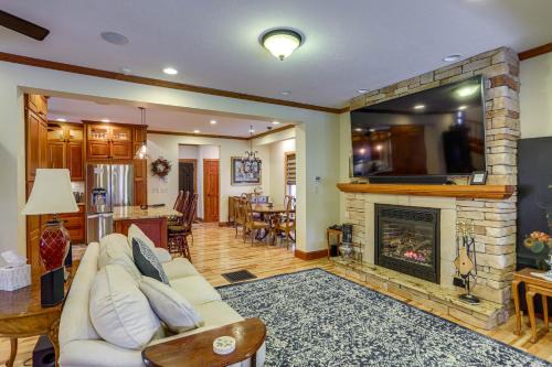 Mansfield House | Warm and Cozy Mansfield Home Deck, Gas Fire Table!