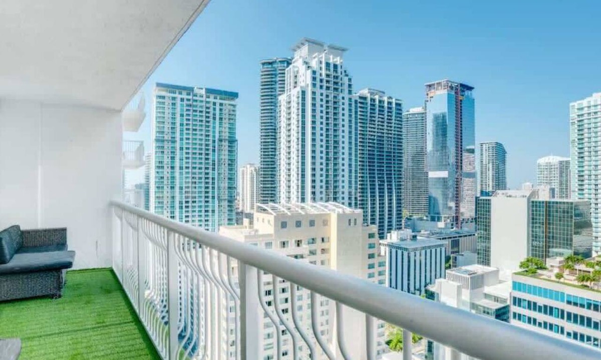 Brickell Condo | Warm and Tailored 1BR w Pool Hot tub GYM Parking