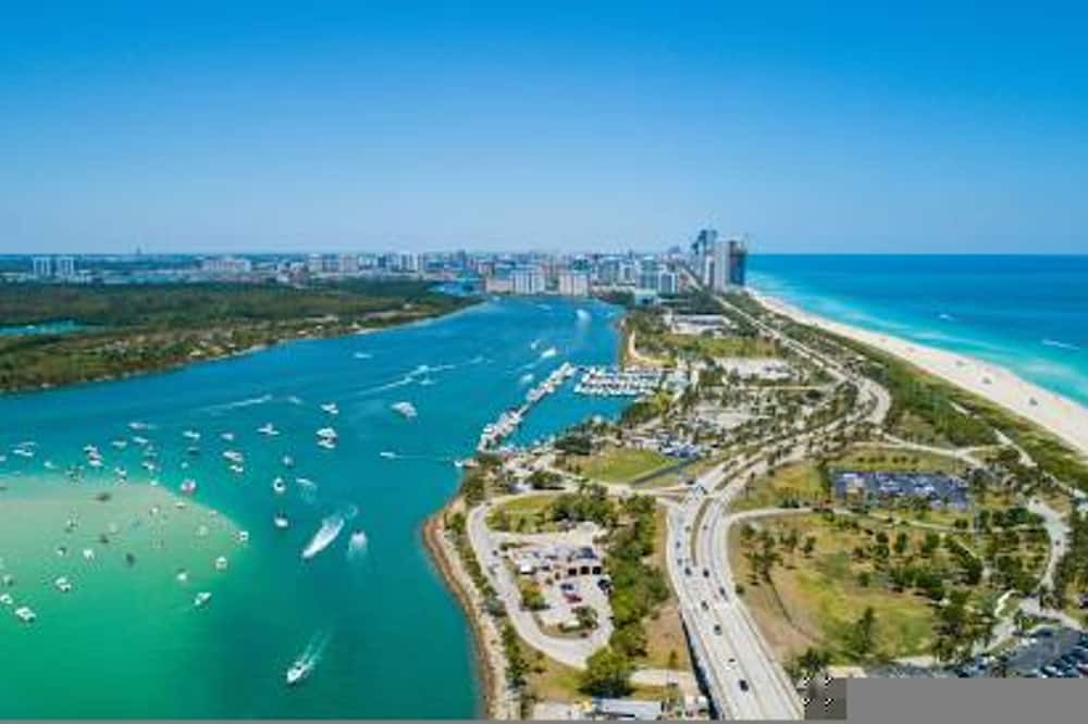 Eastern Shores Apartment | Waterfront 1BR | Parking | Walk to the Beach
