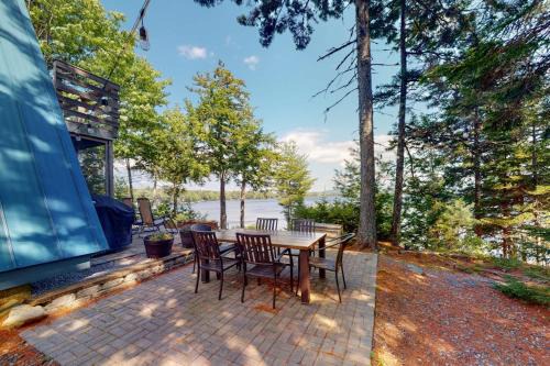 Franklin House | Waterfront A-frame on George's Pond with views, private dock, beach, kayaks, SUP