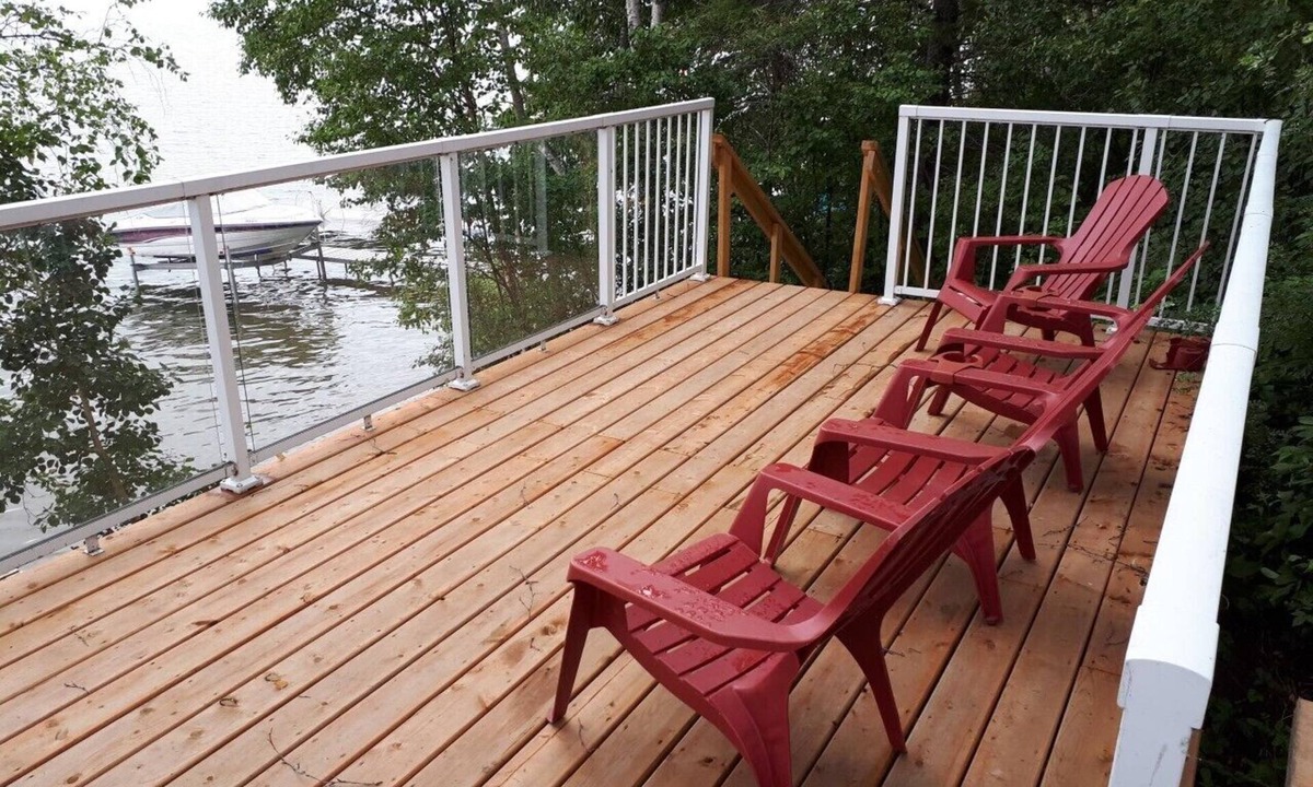 Westerose Cabin | Waterfront cabin Pigeon Lake! August 14 -17, August 28 - September 3 AVAILABLE