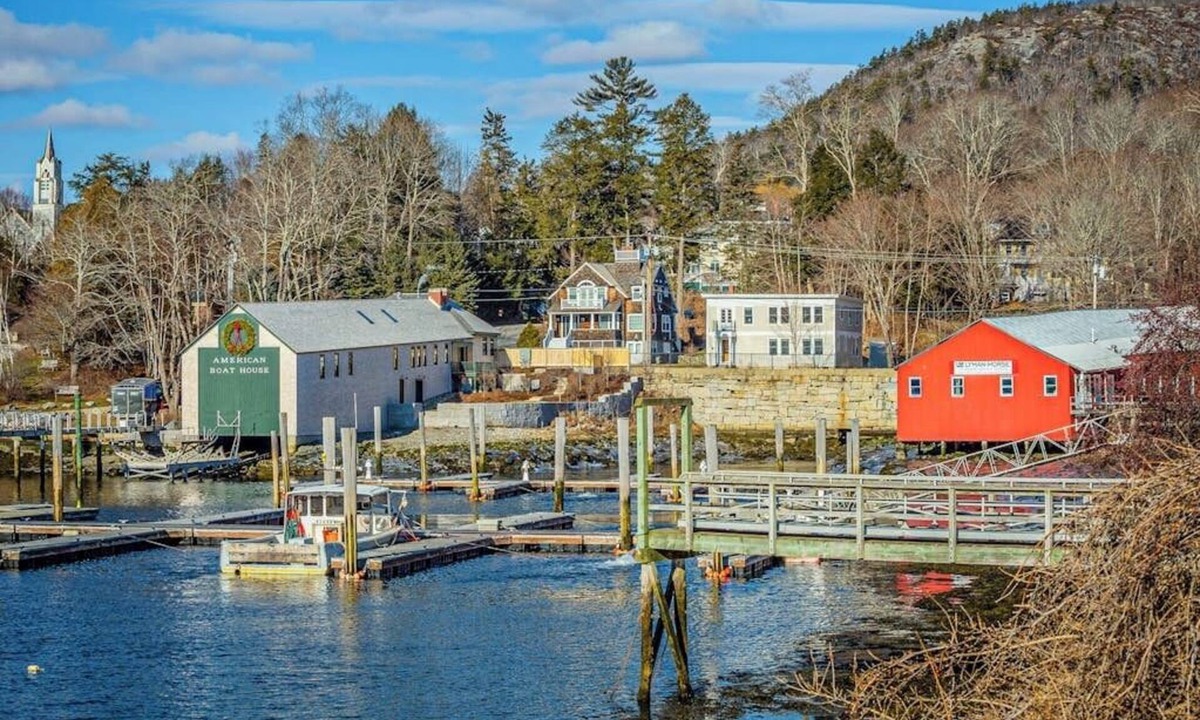 Camden House | Waterfront Duplex, walkable, harbor views, AC, dog friendly