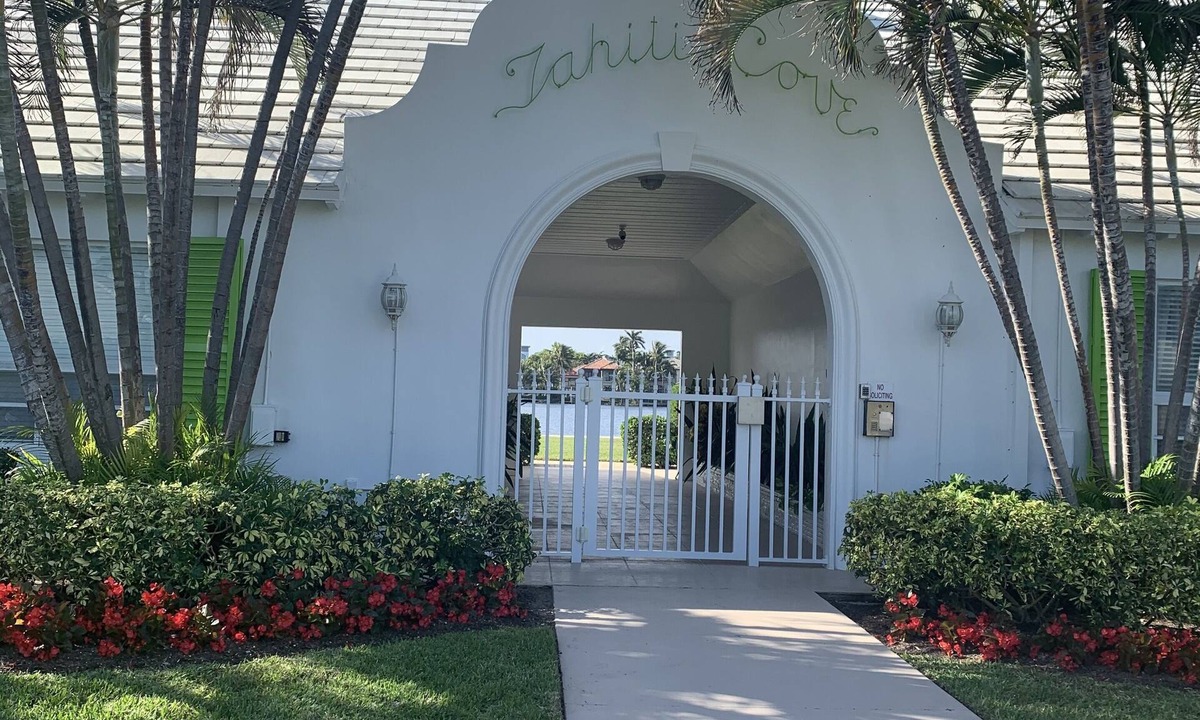 Delray Beach Apartment | Waterfront east Delray Beach, spectacular views, walk to beach and Atlantic Ave!
