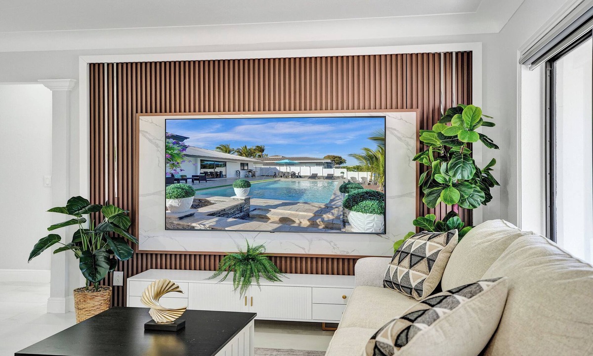 Fort Lauderdale House | Waterfront Escape w Pool, Dockside Lounge & Games