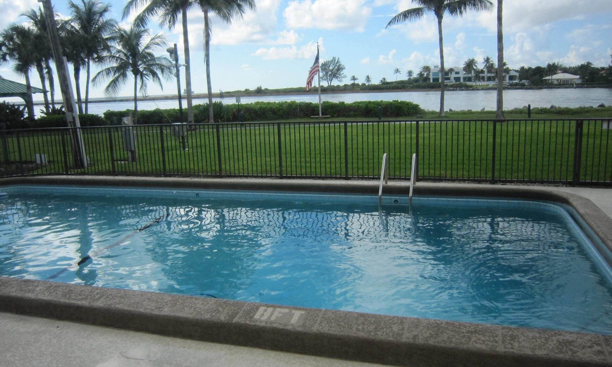 Palm Beach Shores Condo | Waterfront, Ground-Floor private residence with Ocean & Inlet views