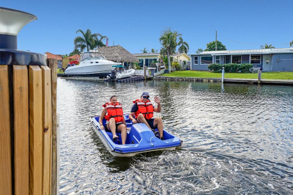 Melaleuca Gardens House | Waterfront Retreat Home Dania Beach