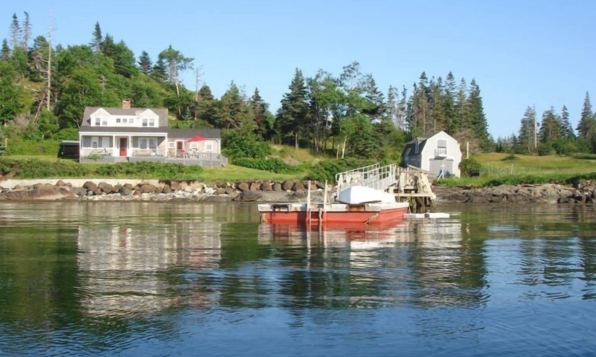 North Haven House | Waterfront Secluded Maine Island Cottage