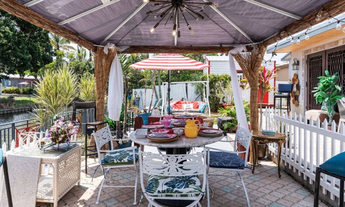 Hallandale Beach Villa | Waterfront Villa | Pool Oasis + Near Beaches & Casino