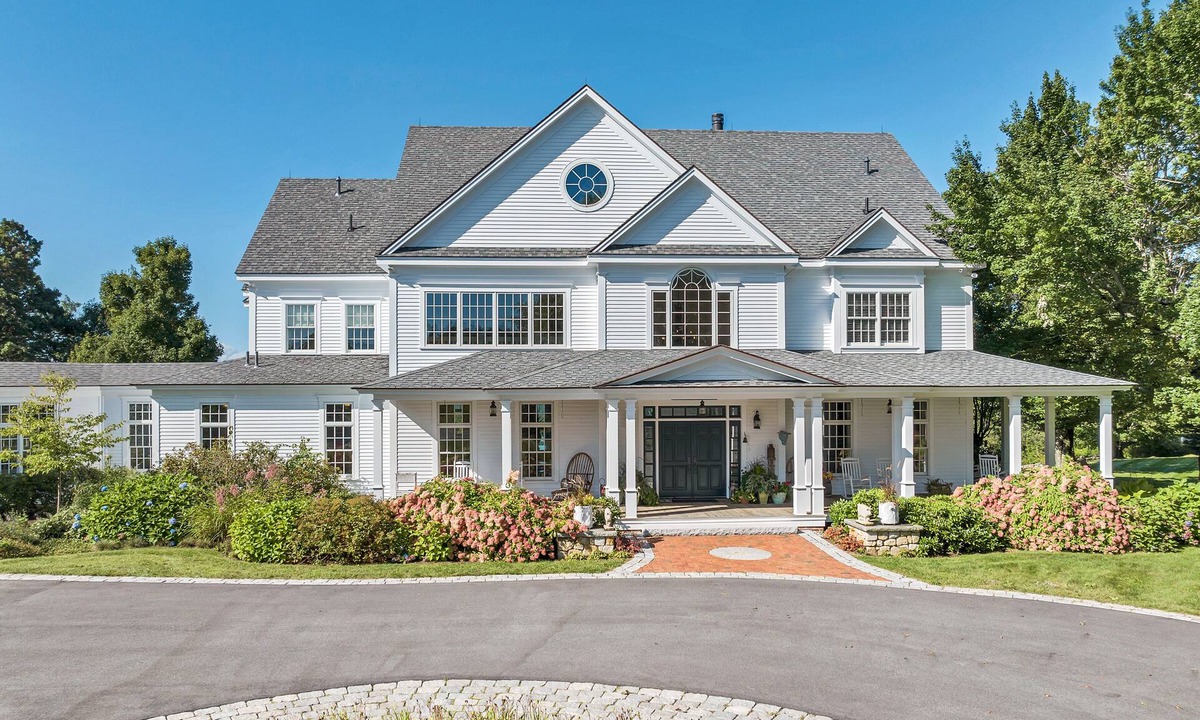 Tuftonboro House | Welcome to the Tuftonboro Manor! Perfect for reunions, retreats and vacations!