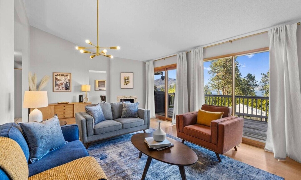 Central Okanagan House | West Kelowna Home: Hot Tub, Sauna, Views