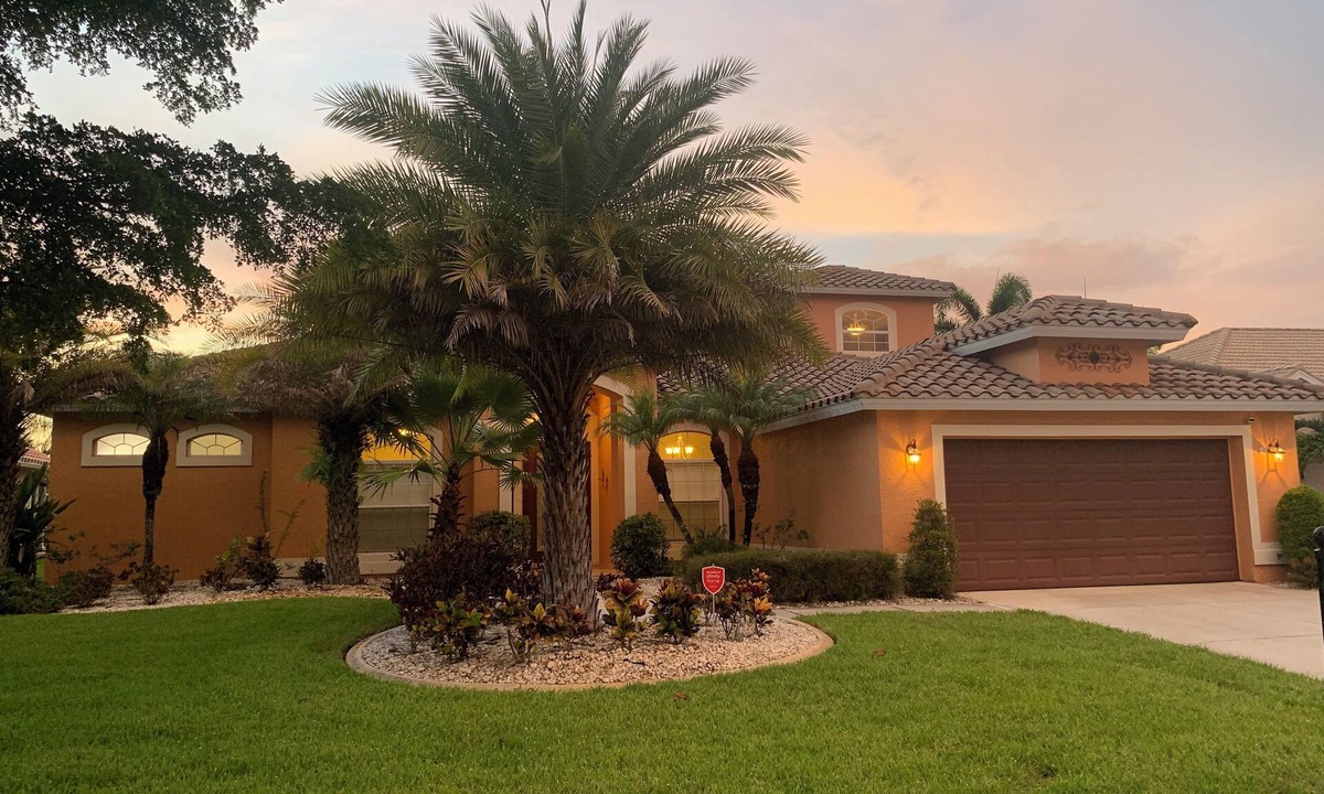 Westminister House | Westminster Golf Community! Conveniently located in Ft. Myers area-Lehigh Acres.