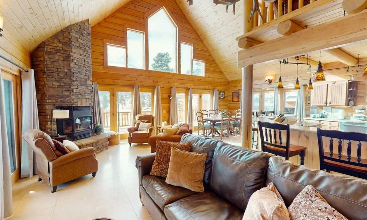 Lake City House | Whispering Pines Cabin - Beautiful Cabin with Plenty of Room for Everyone