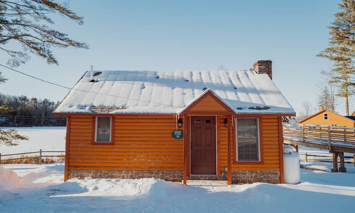 Bethlehem Cabin | White Mountains Couples Lakefront Studio Retreat