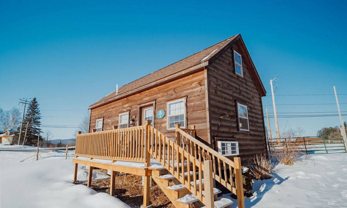 Bethlehem Cabin | White Mountains Lakeside Log Cabin Solo Retreat
