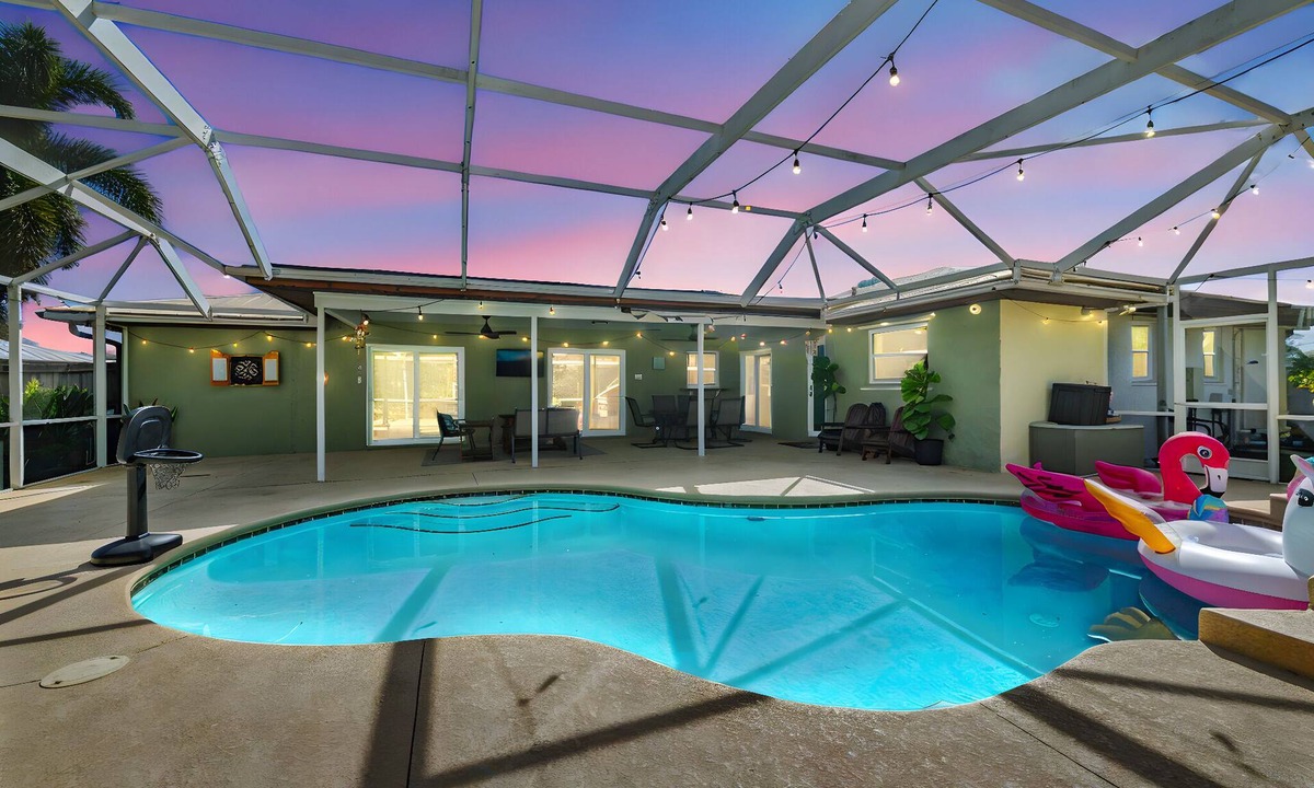 River Park House | White Sands Escape – Heated Pool & Fire Pit
