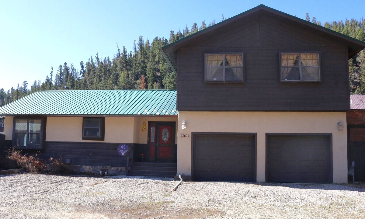 Red River House | Wildwood - Updated - Under New Management - In Town - Washer/Dryer - Fire Pit -