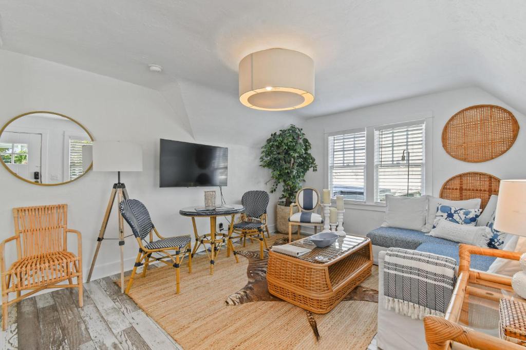 Parrot Cove Apartment | Windsor Cottage