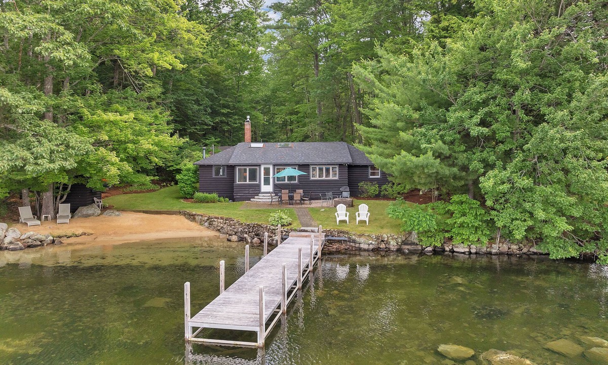 Meredith House | Winnipesaukee Log Home Sand Beach South Exposure Views Sleeps 8