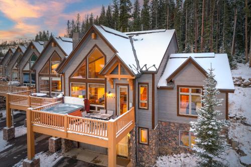 Winter Park House | Winter Park Resort Villa 200 I Private Hot Tub I Great Views I Bunk Room I Activity Program