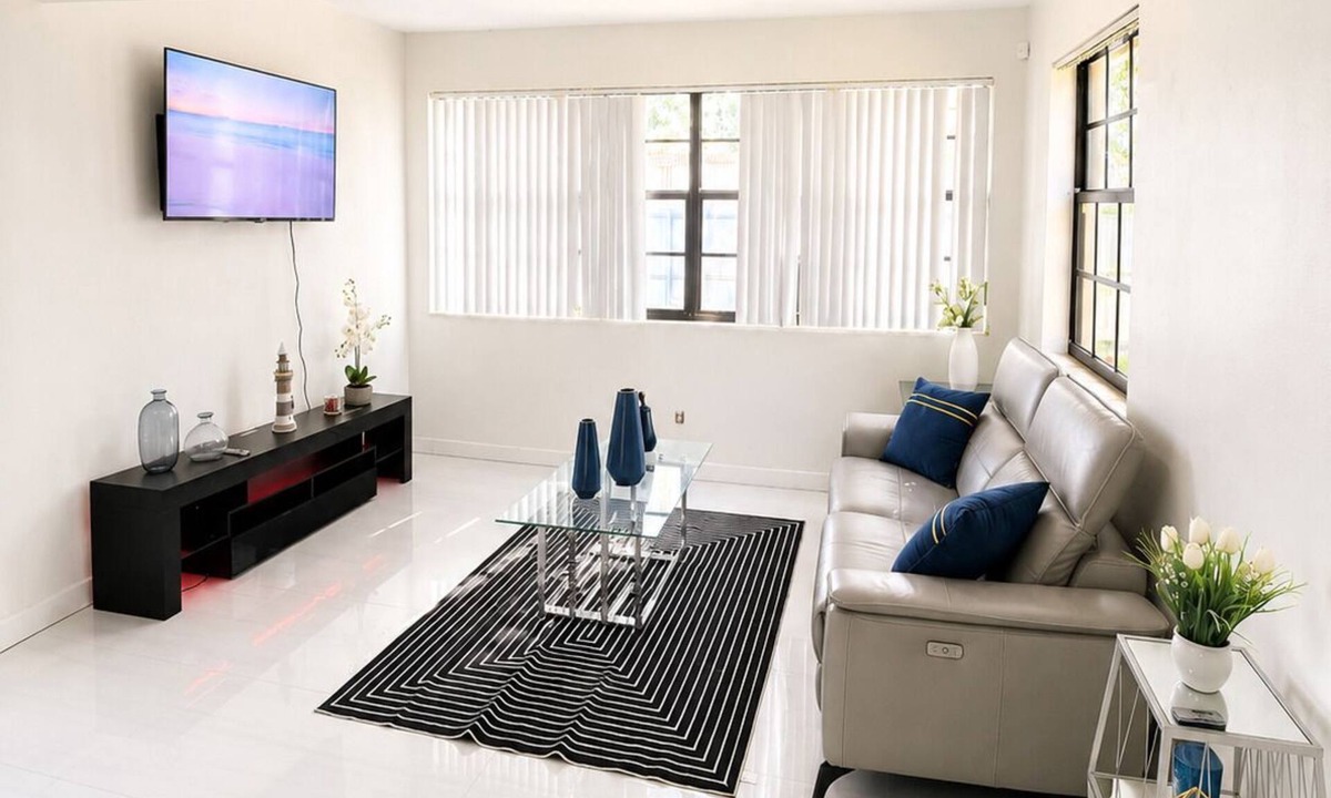 West Park House | Wonderful 3-bedroom house with AC close to Hard Rock stadium Sports fans